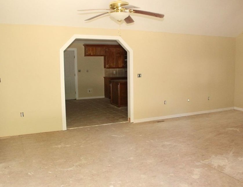 Mauldin Ave, Columbia, SC Preejecucion 188,700 3 DO/ 3 BA Lista