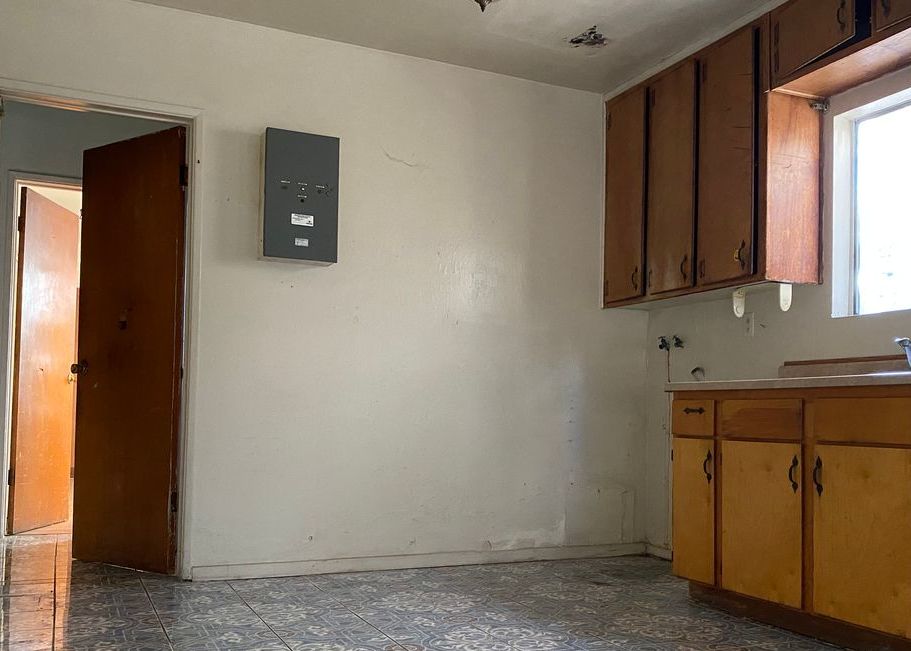 Gallant St, Bell, CA Preejecucion 269,800 8 DO/ 8 BA Lista de Pre