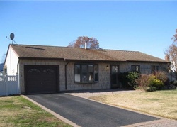 Ejecucion Winwood Ln - Holbrook, NY