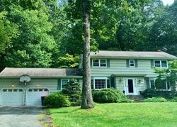 Ejecucion Fresh Meadow Dr - Trumbull, CT