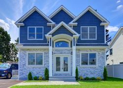 Pre-ejecucion Cloister Ln - Hicksville, NY